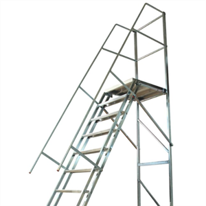 Skeppshultstegen Proffs Aluminiumtrappa med skyddsräcke Skeppshultstegen Proffs Aluminiumtrappa med skyddsräcke