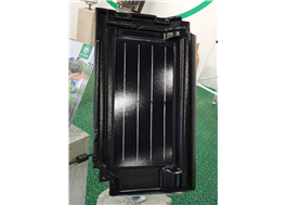 Tegelpanna med integrerad solcell